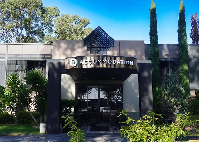 Motel: The Dingley Hotel