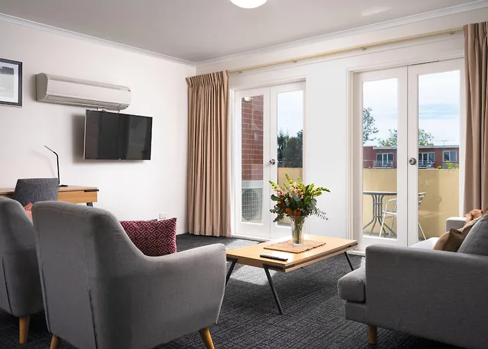 Dog friendly hotels Mainstay Suites Kew